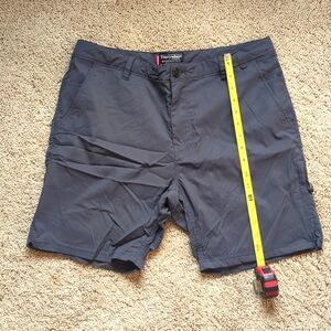 Men's 686 everywhere short featherlight charcoal gray size 34